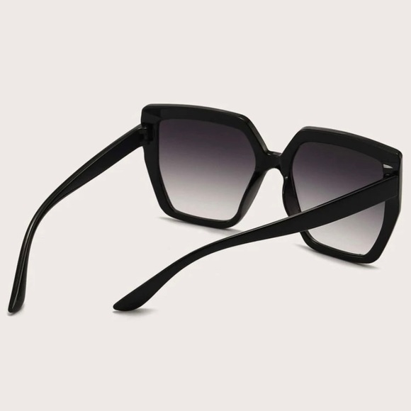 Women’s Fashion Diva Jet Black Frame Dark Purple Lens Sunglasses With Case - Picture 3 of 3